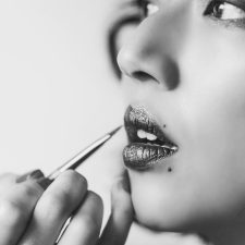 POZITIVNI I NEGATIVNI EFEKTI ŠMINKE